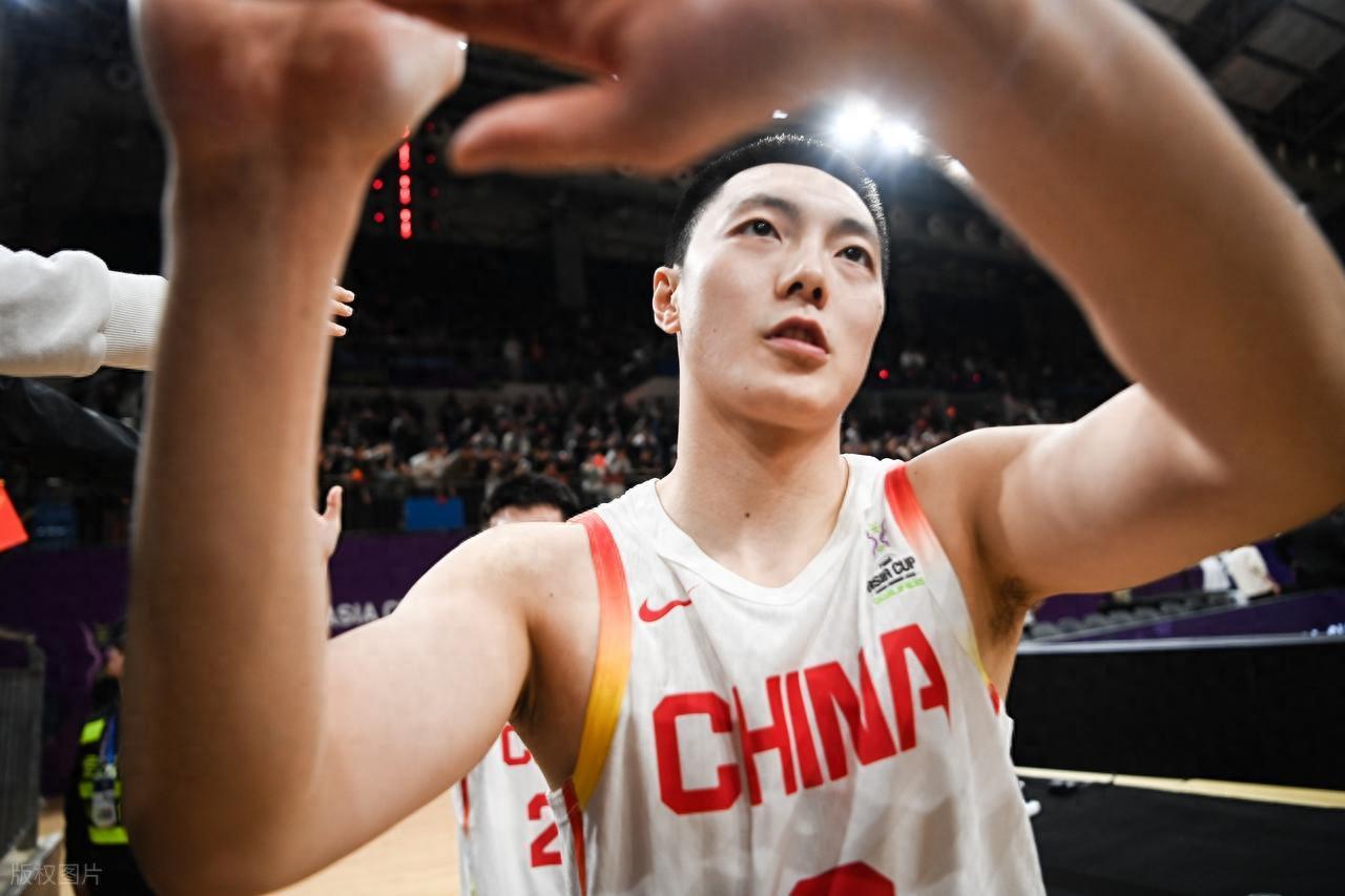 开云体育-中国官网登录入口-广东3消息：医生晒胡明轩合照，徐杰解锁新身份，崔永熙复出在即