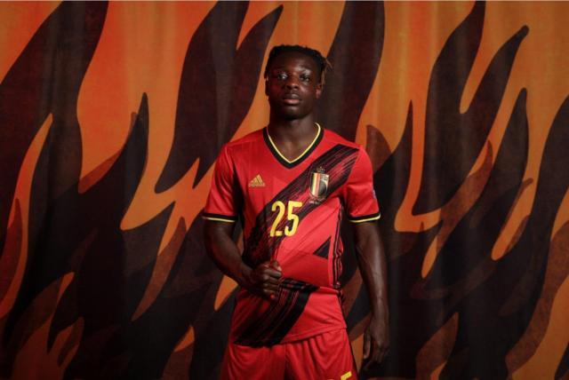 拒绝利物浦的“新马内”：多库以卢卡库为榜样前进